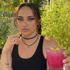 Meet your Posher, Alexandra